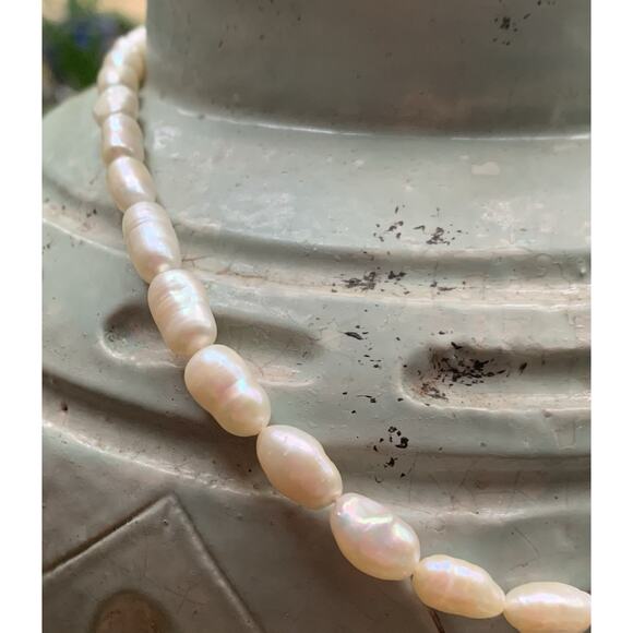 Strand of Freshwater Ringed Pearls with Gold Tone Findings 17 Inches - Picture 3 of 7